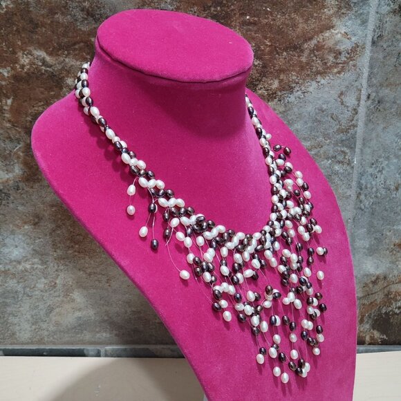 Pearl Cascade Bib Style Necklace White Gray Colors - Picture 4 of 11